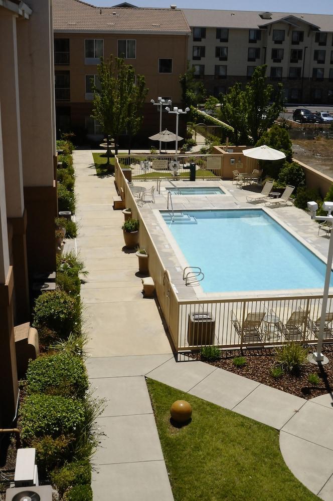 Hampton Inn & Suites Redding Exterior foto