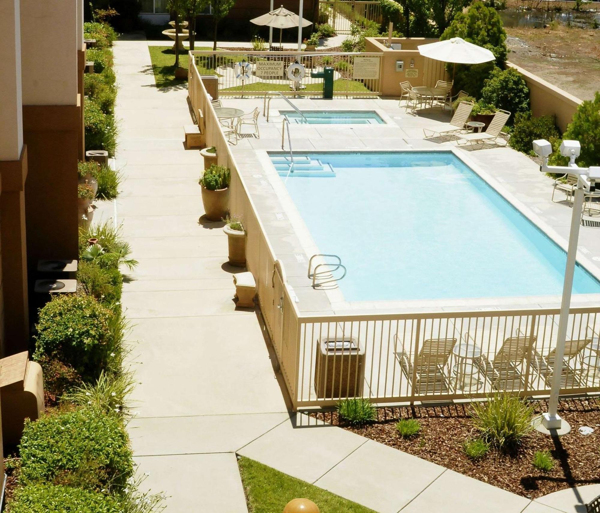 Hampton Inn & Suites Redding Exterior foto